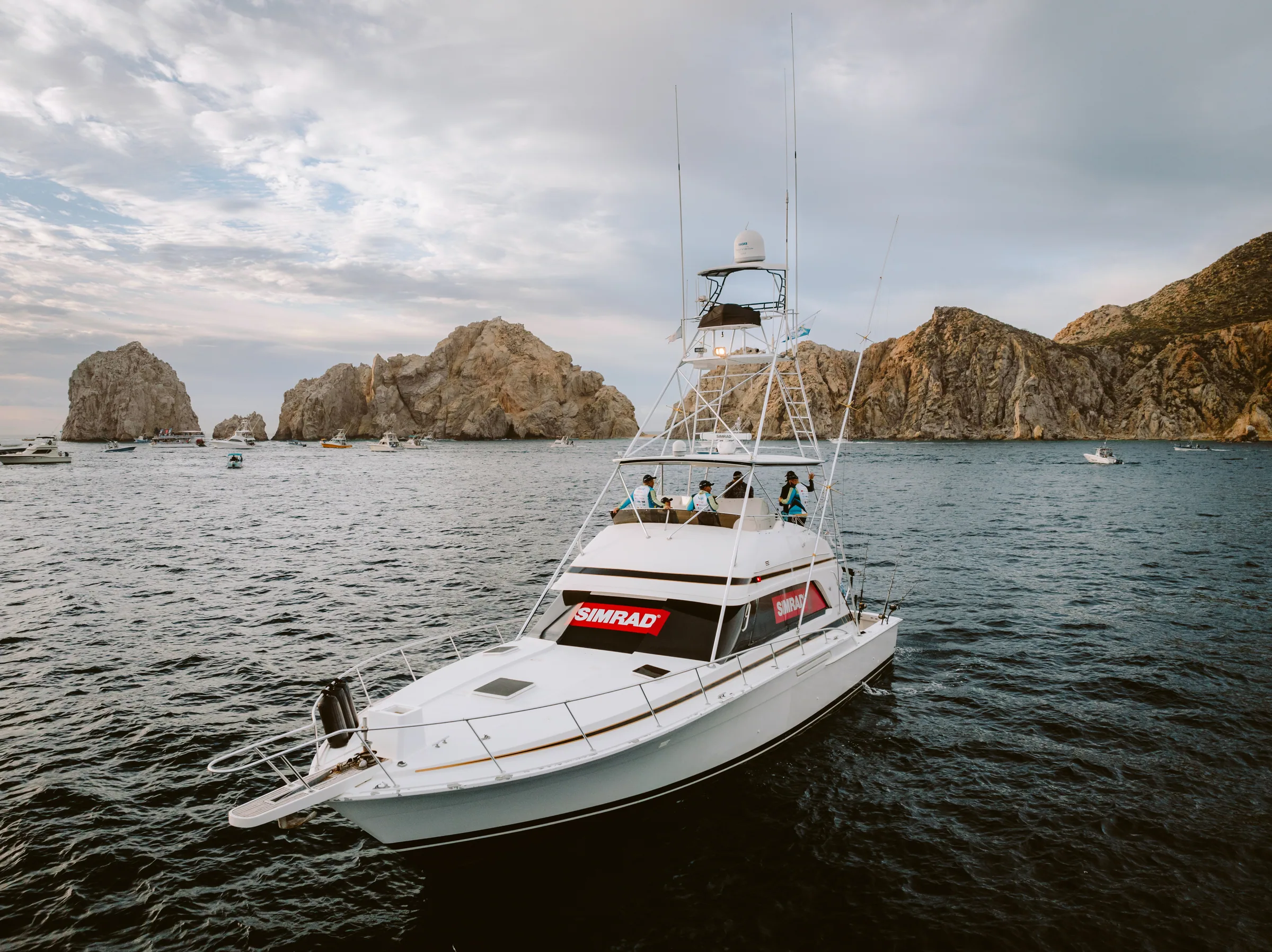Tag Cabo sportfisher running past the arch at Cabo San Lucas
